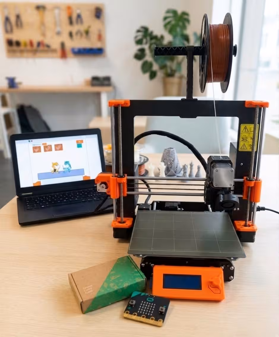 Esposizione e dimostrazione attrezzature Fablab